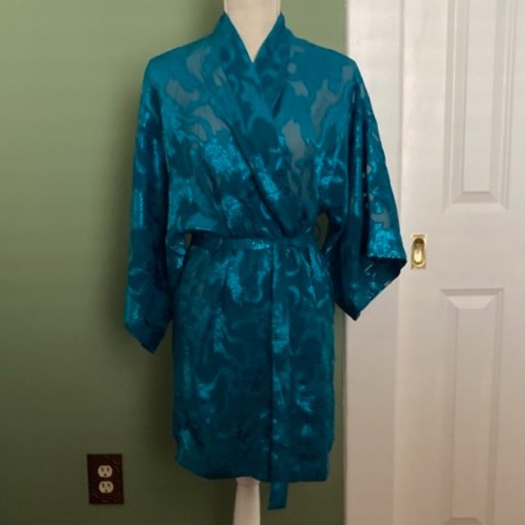 Victoria's Secret Vintage Floral Robe - Picture 3 of 12
